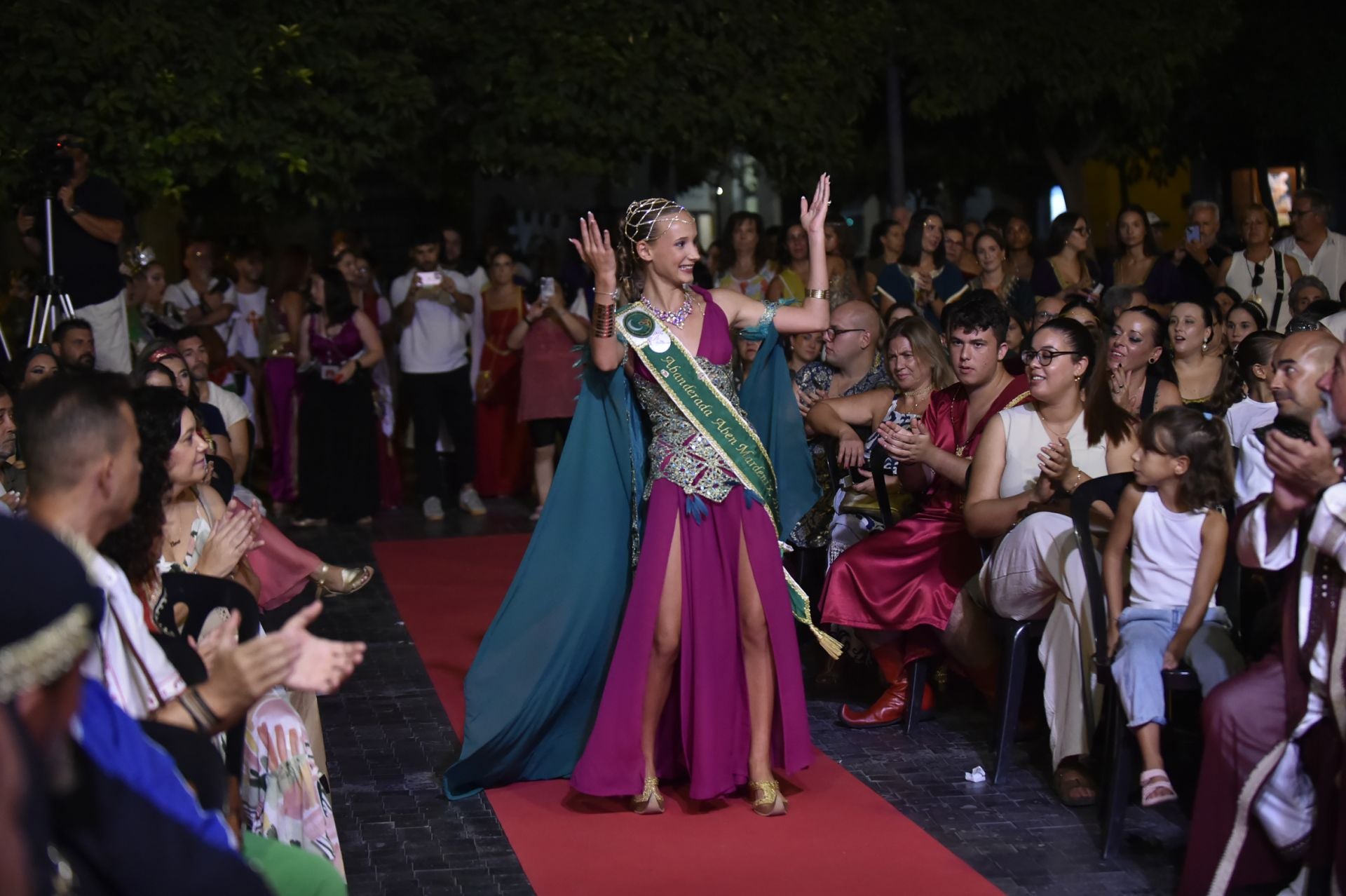 Recepción de las Abanderadas de Moros y Cristianos de Murcia, en imágenes