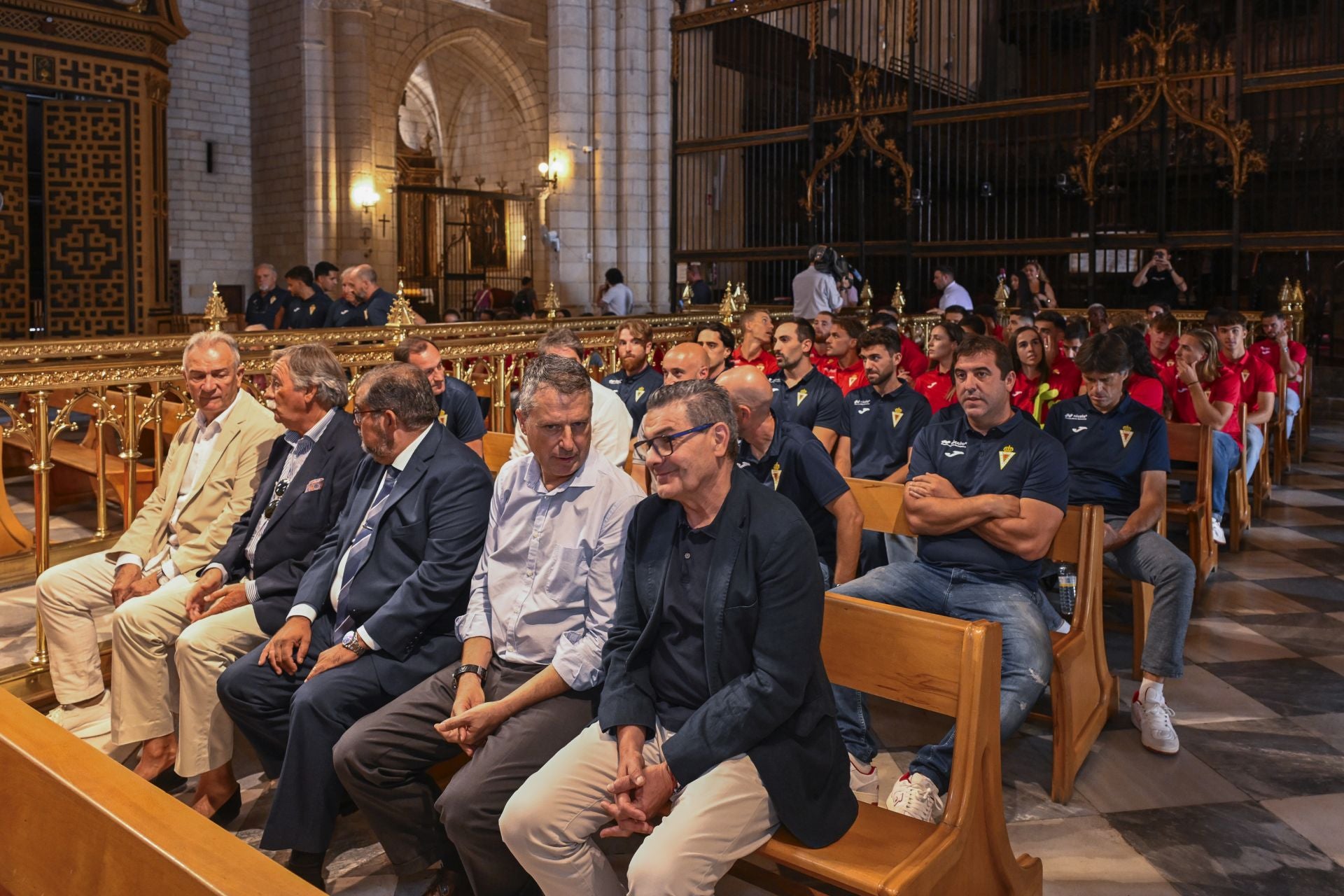 En imágenes, la ofrenda del Real Murcia a La Fuensanta