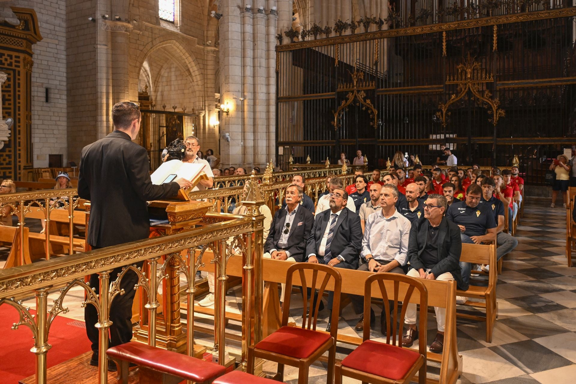 En imágenes, la ofrenda del Real Murcia a La Fuensanta