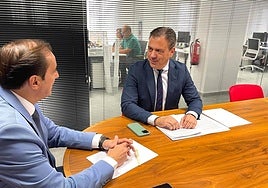 Víctor Manuel López y Marcos Ortuño durante la reunión que mantuvieron