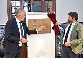 Víctor Martínez y Fernando López Miras, ayer en la reinauguración de la Casa Ayuntamiento.