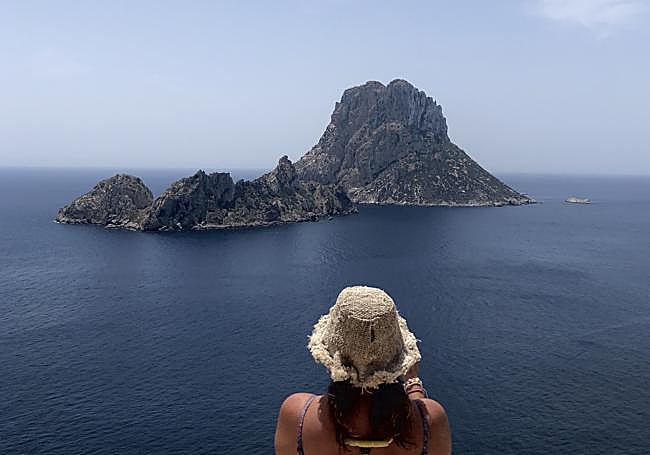 Es Vedrá desde el mirador de Cala d'Hort, en Ibiza.