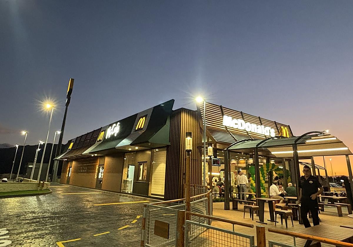 El restaurante de McDonald's en el parque comercial Los Olivos de Cieza