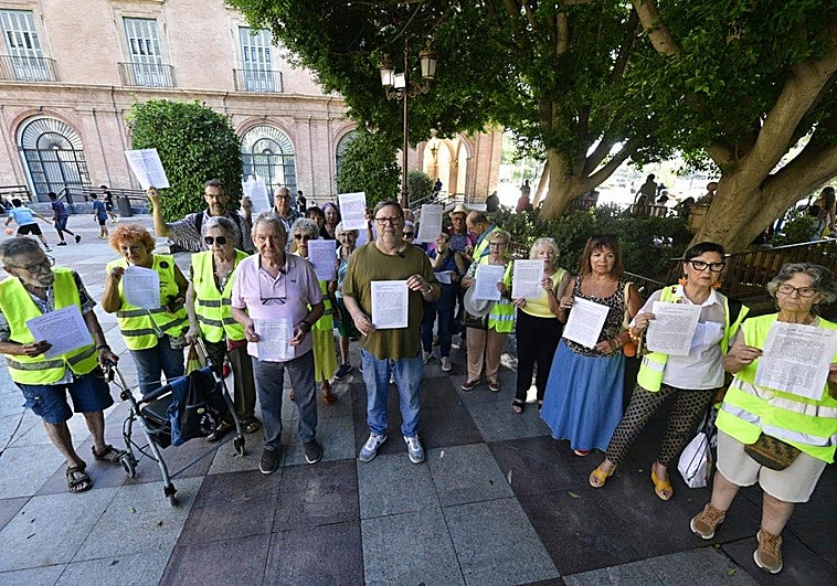El anuncio de los colectivos católicos, este viernes, en Murcia.