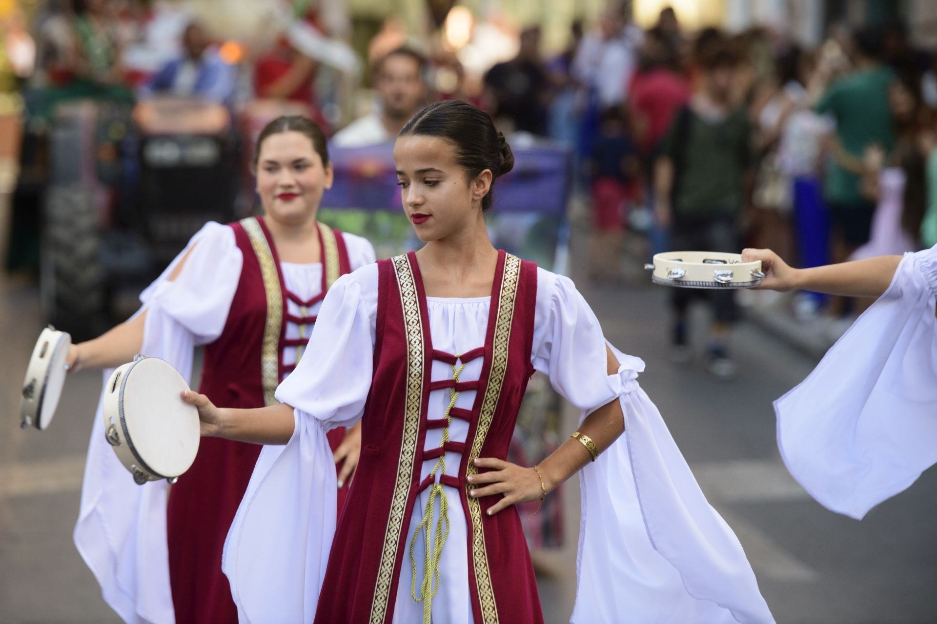 Desfile intantil de Moros y Cristianos en Murcia, en imágenes