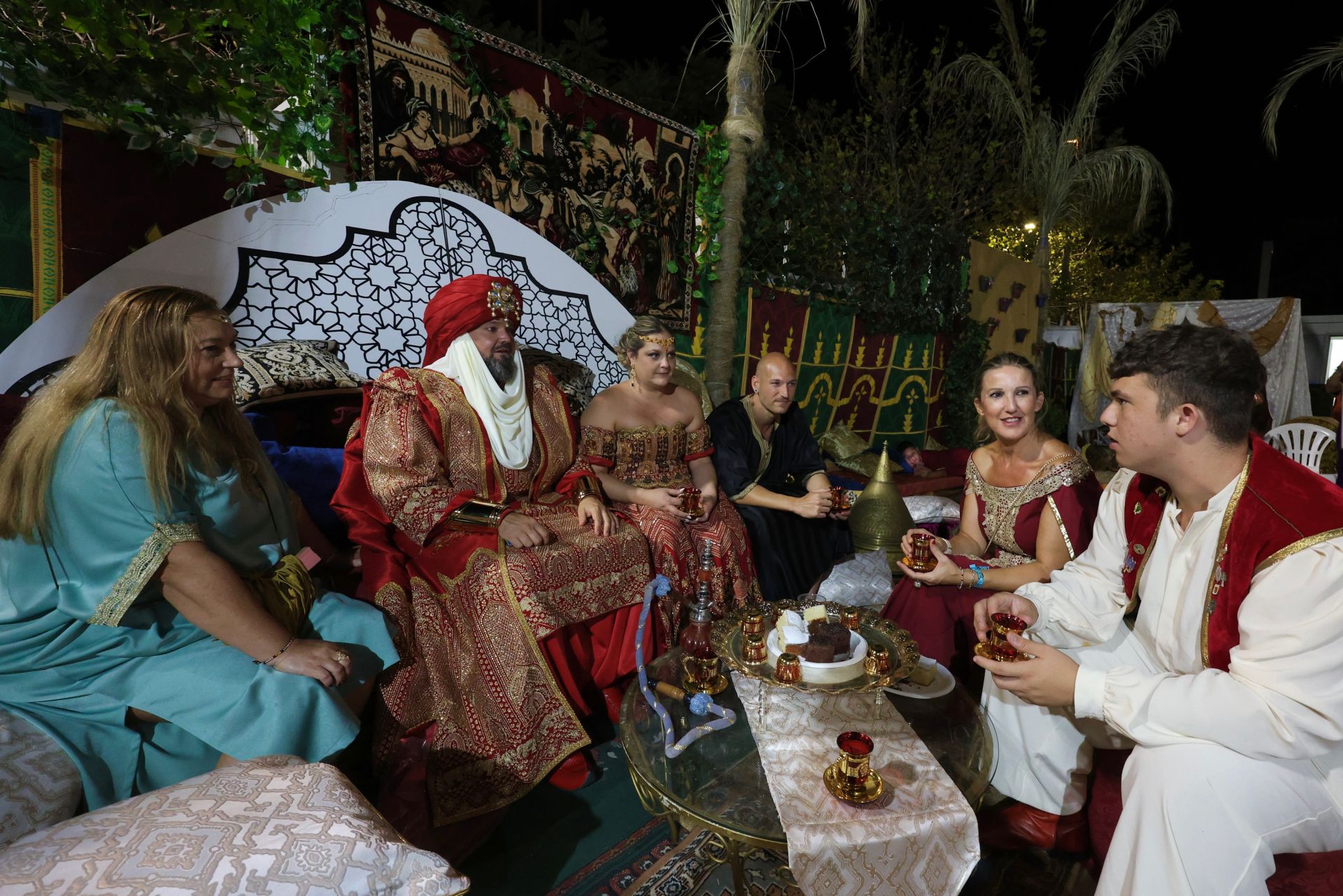 El campamento más internacional de Moros y Cristianos de Murcia, en imágenes