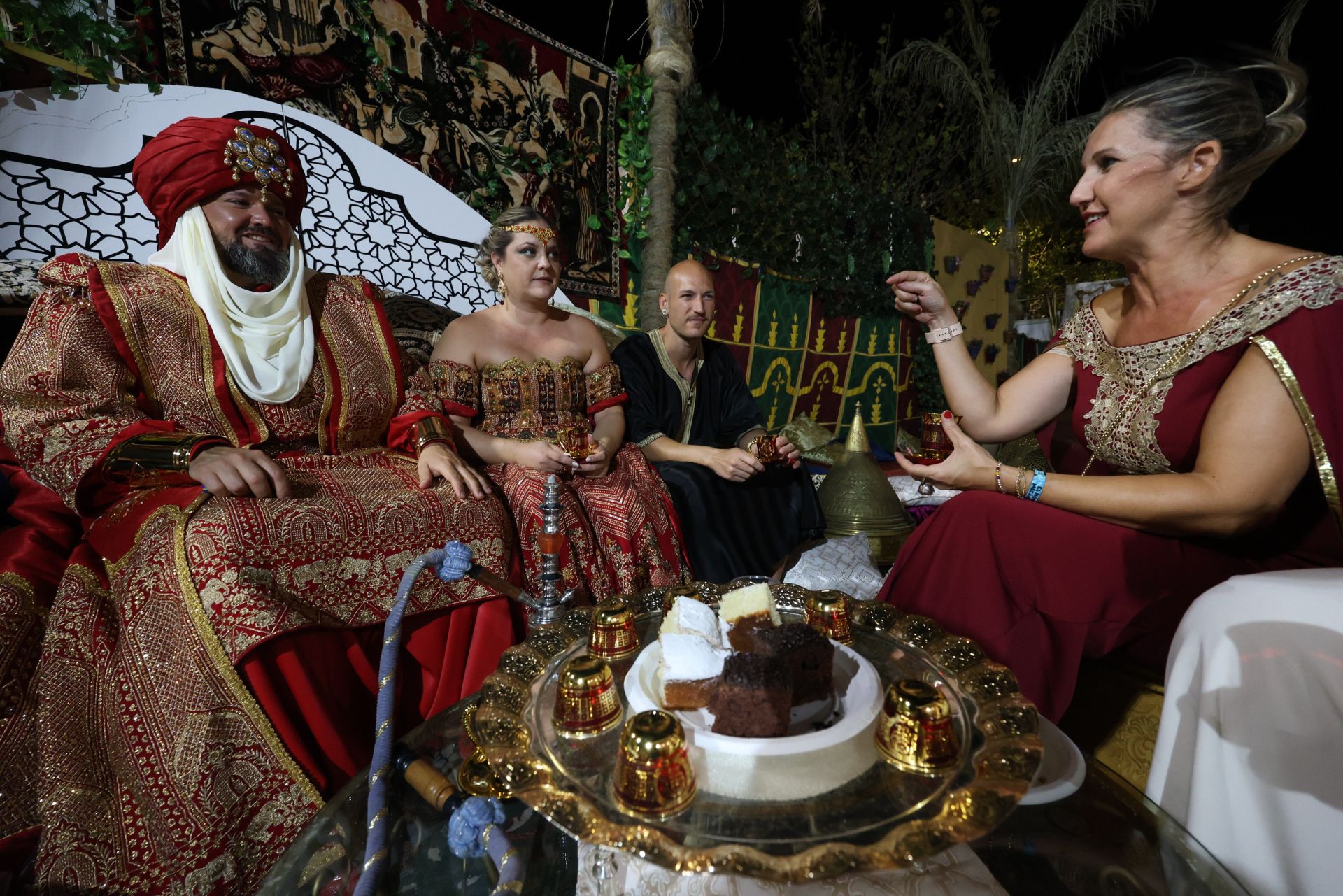 El campamento más internacional de Moros y Cristianos de Murcia, en imágenes