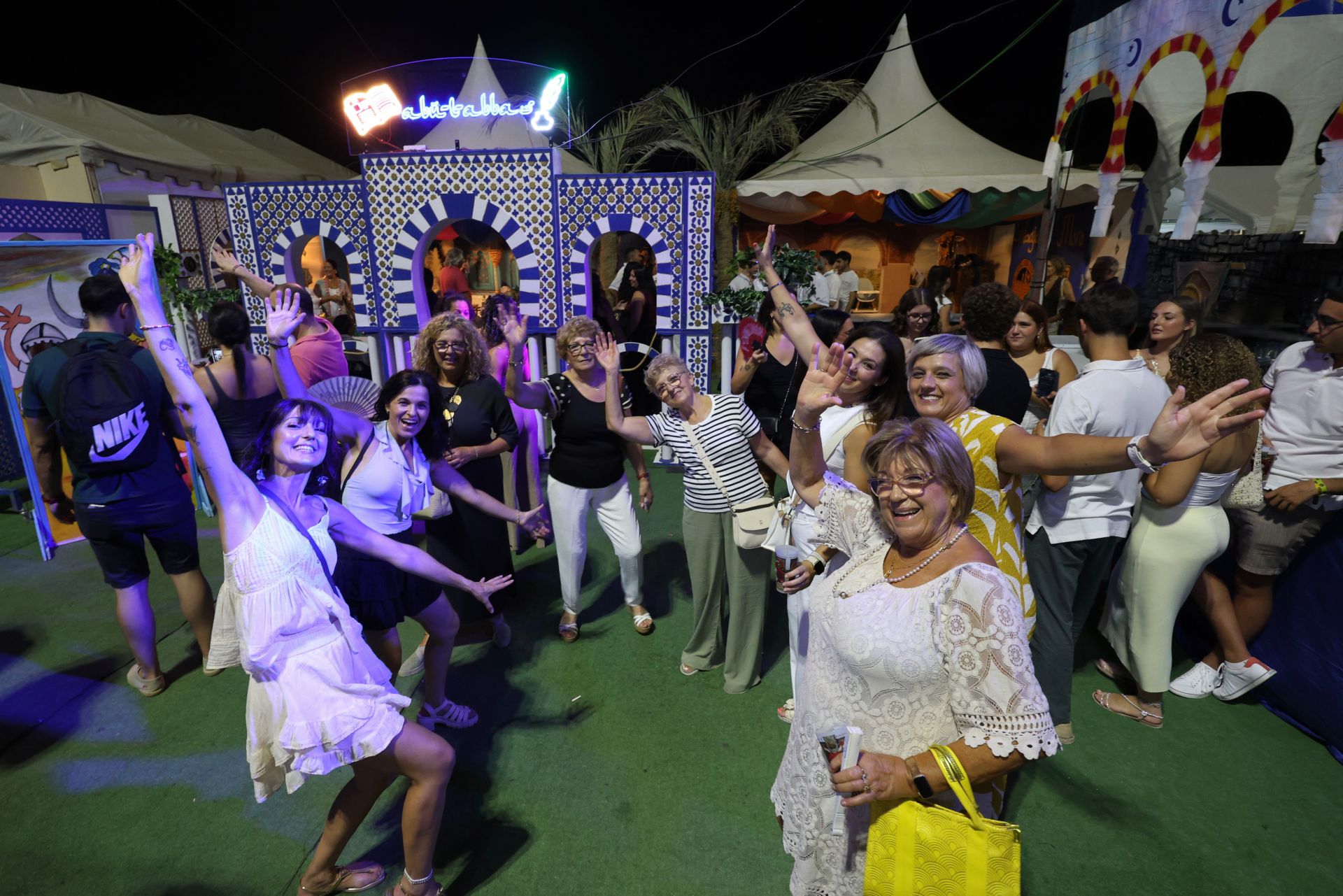 El campamento más internacional de Moros y Cristianos de Murcia, en imágenes