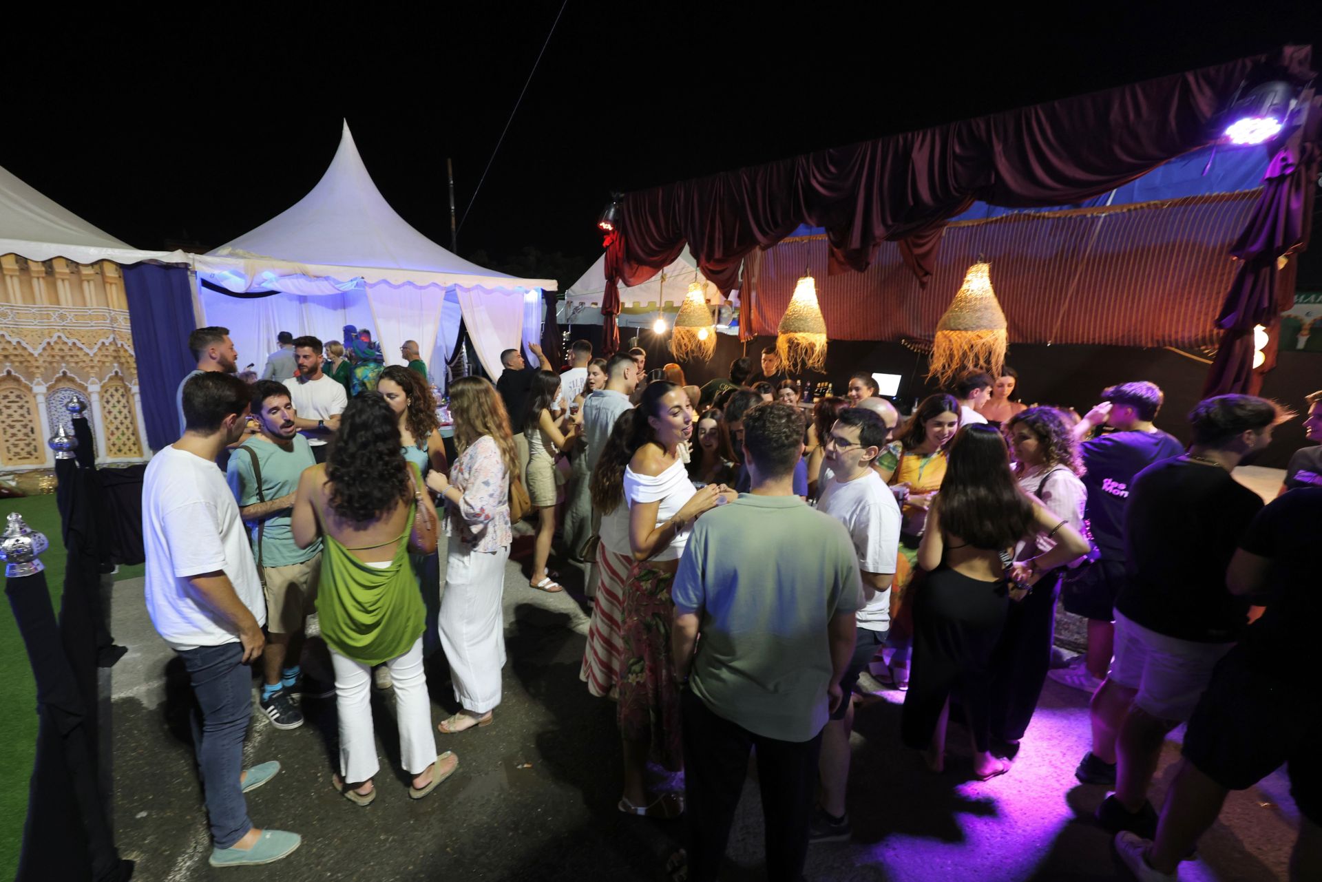 El campamento más internacional de Moros y Cristianos de Murcia, en imágenes