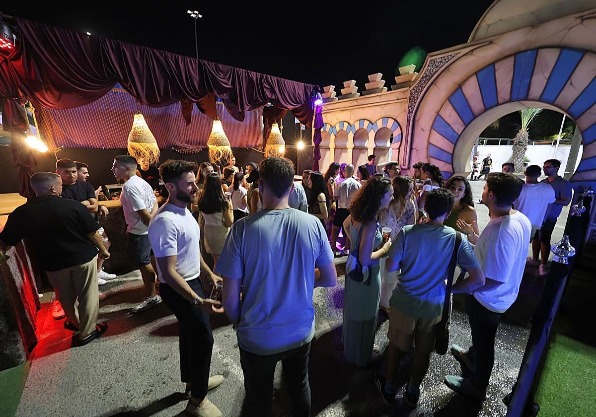 El campamento más internacional de Moros y Cristianos de Murcia, en imágenes