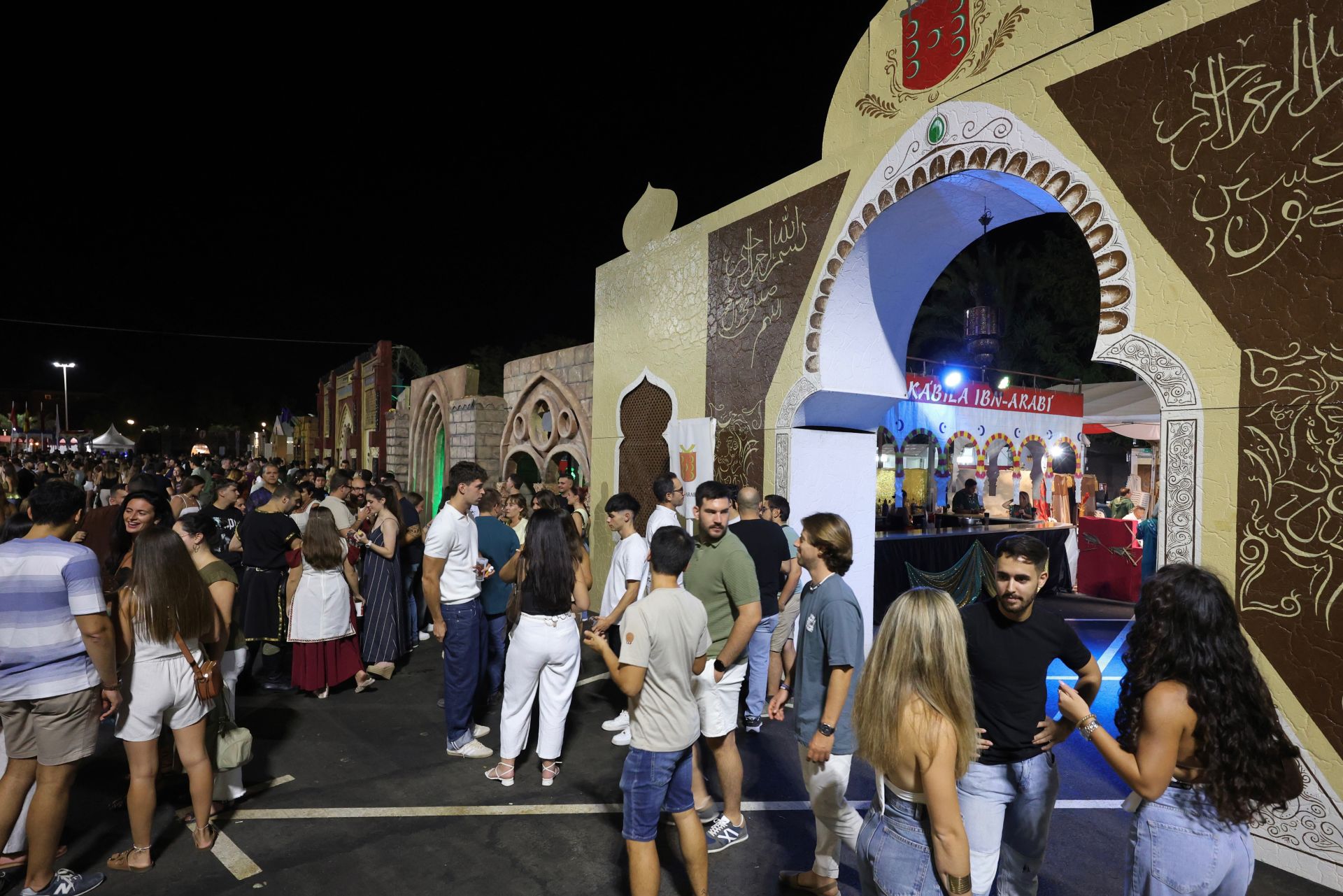 El campamento más internacional de Moros y Cristianos de Murcia, en imágenes