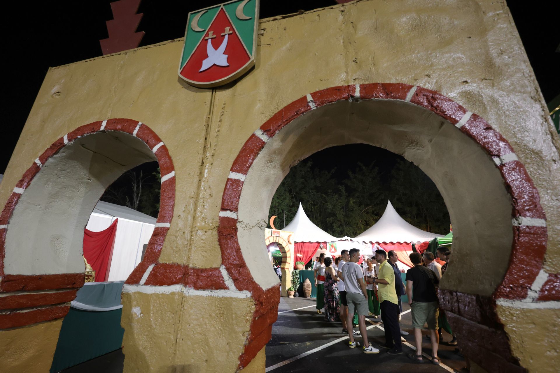 El campamento más internacional de Moros y Cristianos de Murcia, en imágenes