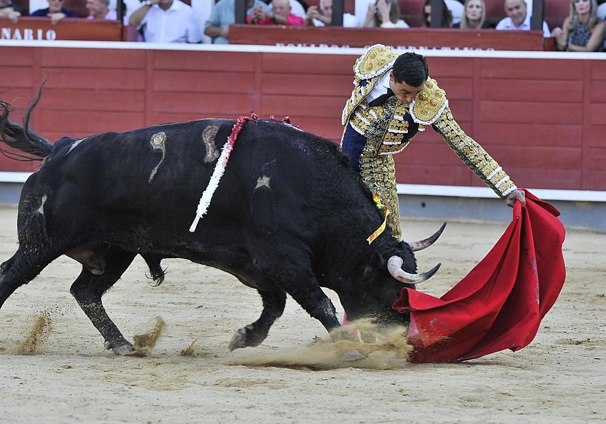 Paco Ureña torea, este sábado, a Diablillo.
