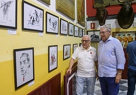 Queco y Alfonso Avilés, ayer, en la inauguración de la muestra.