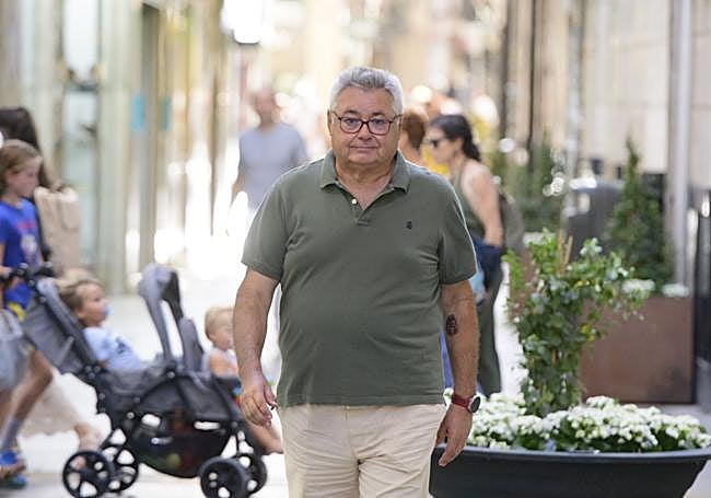 Jesús Vázquez, paseando el pasado jueves por una calle de Murcia.