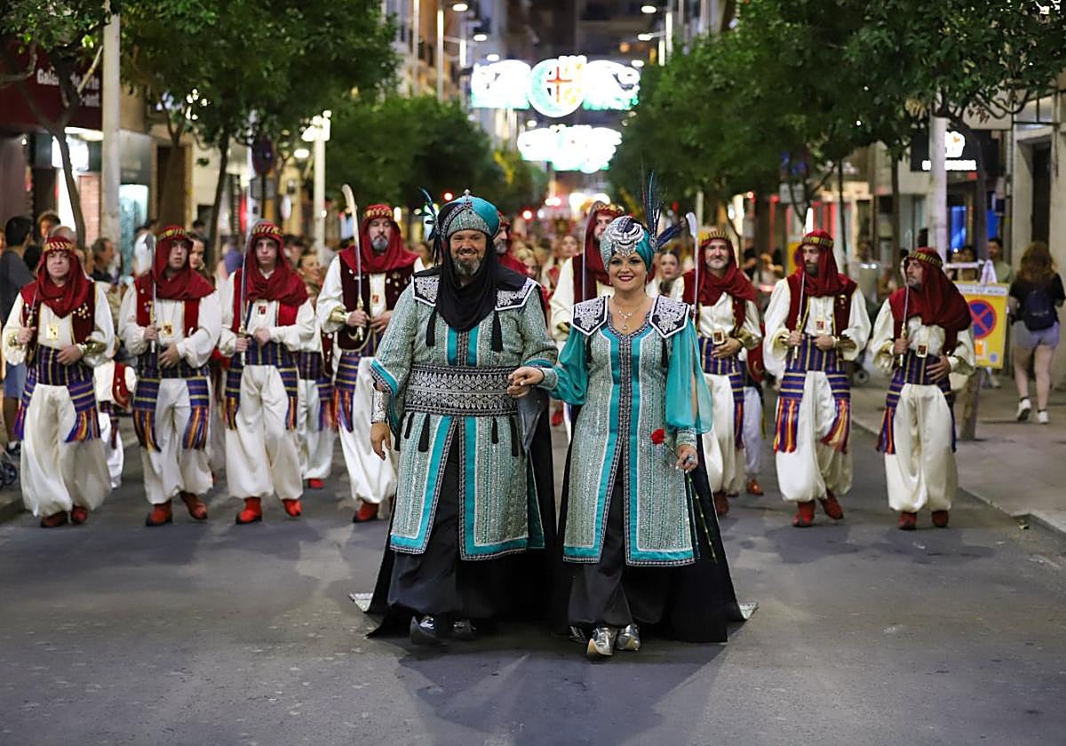 La Bienvenida mora y cristiana, en el pasacalles de ayer.