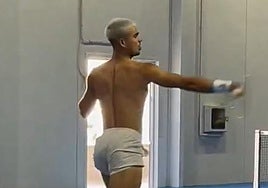 Carlos Alcaraz entrenando en su academia.