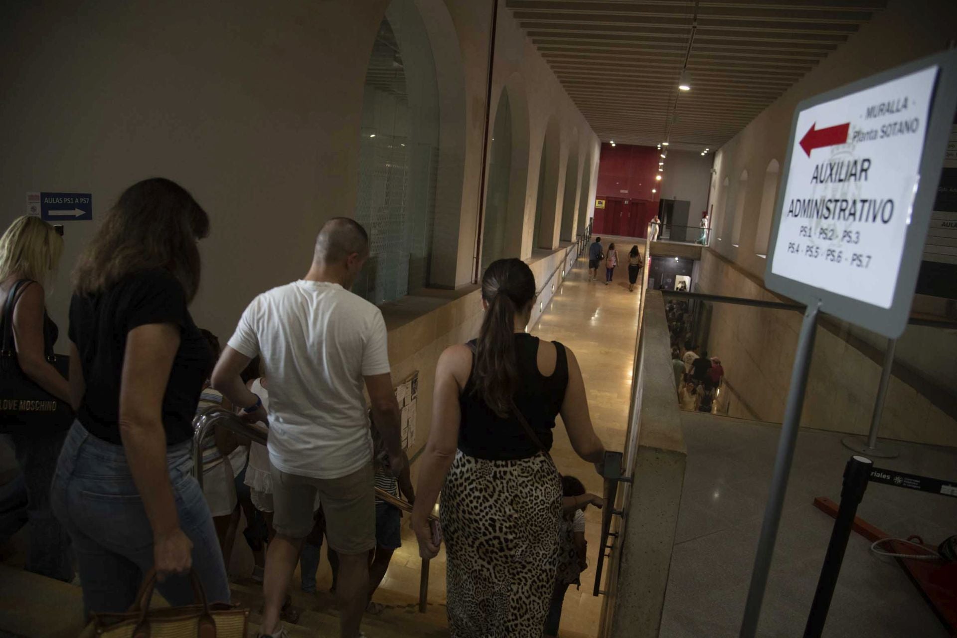 Más de 2.700 opositores optan a un centenar de plazas en Cartagena