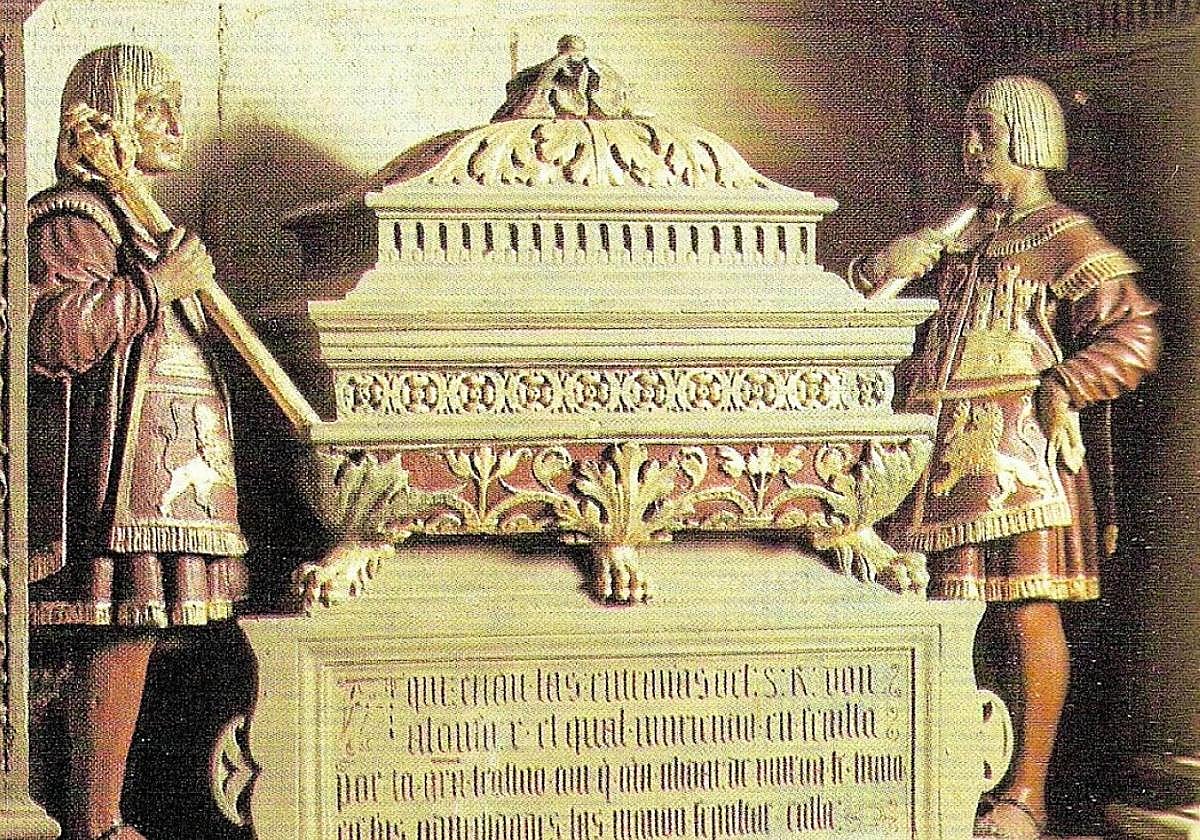 Monumento. La histórica urna que contiene el corazón y las vísceras del Rey Alfonso X, como era su voluntad, en la Catedral de Murcia y que ahora será rehabilitada.