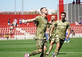 David Flakus celebrando su gol con el Real Murcia
