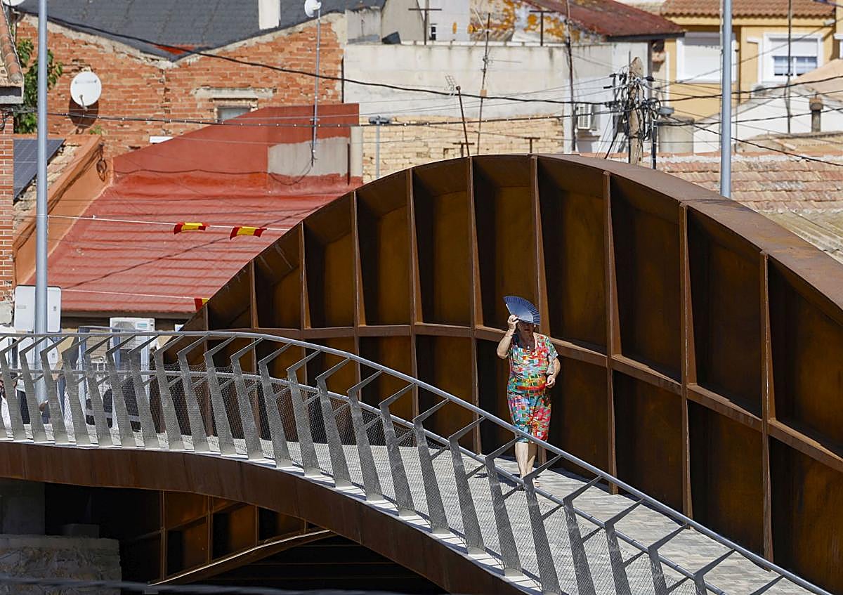 Imagen secundaria 1 - La apertura del puente de El Raal acaba con cuatro años de separación entre Murcia y Beniel
