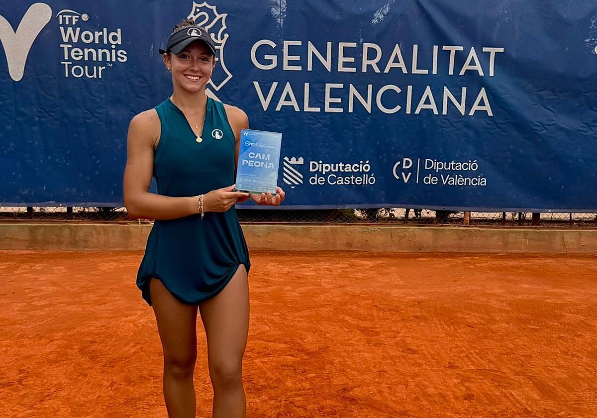Vuelve a disfrutar. Alba Rey, con el título de campeona en Denia.