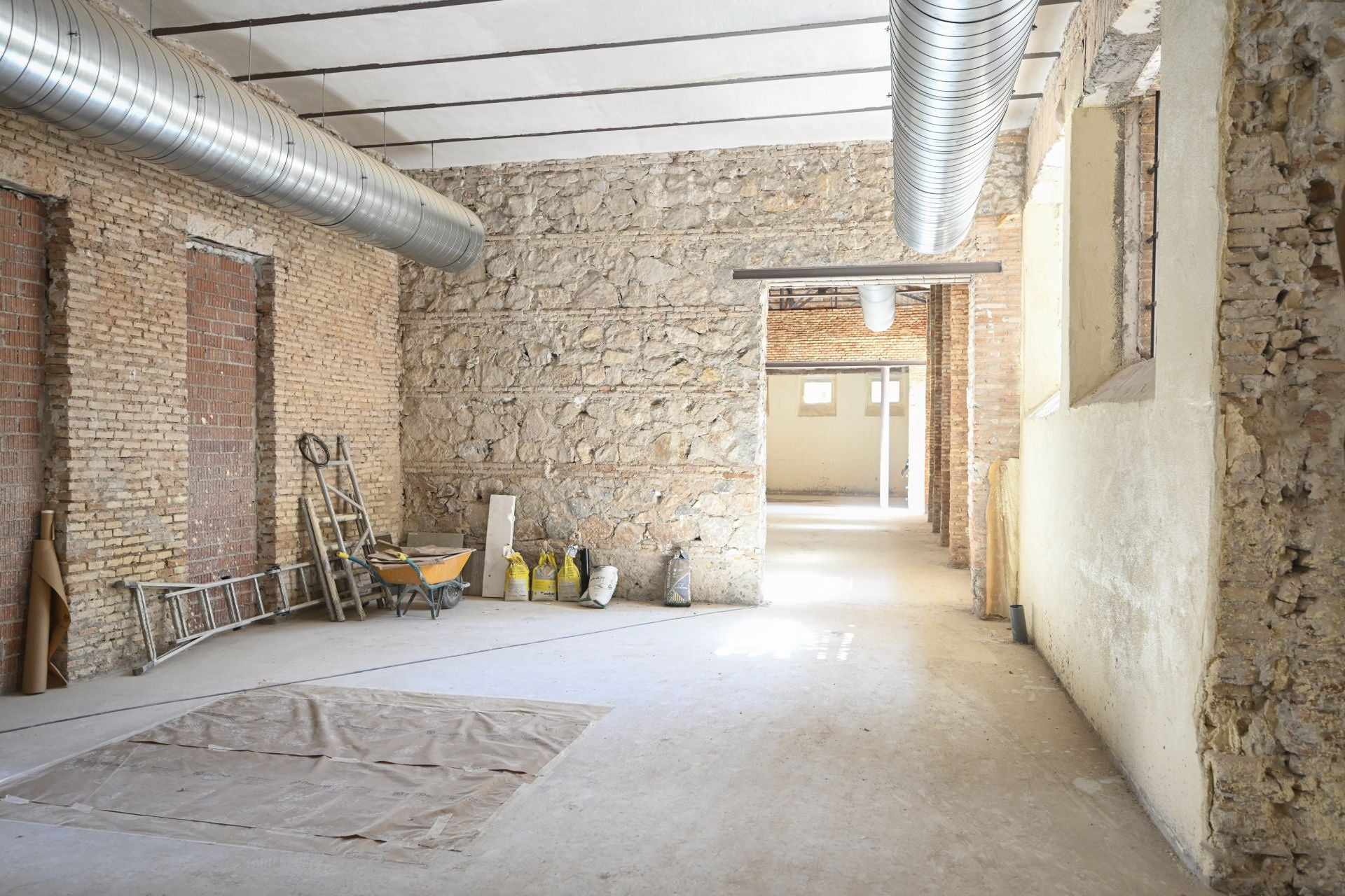 La visita a la Cárcel Vieja de Murcia del artista internacional Jaume Plensa, en imágenes