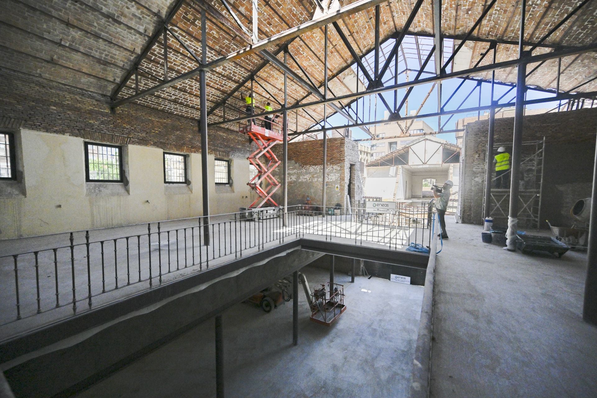 La visita a la Cárcel Vieja de Murcia del artista internacional Jaume Plensa, en imágenes