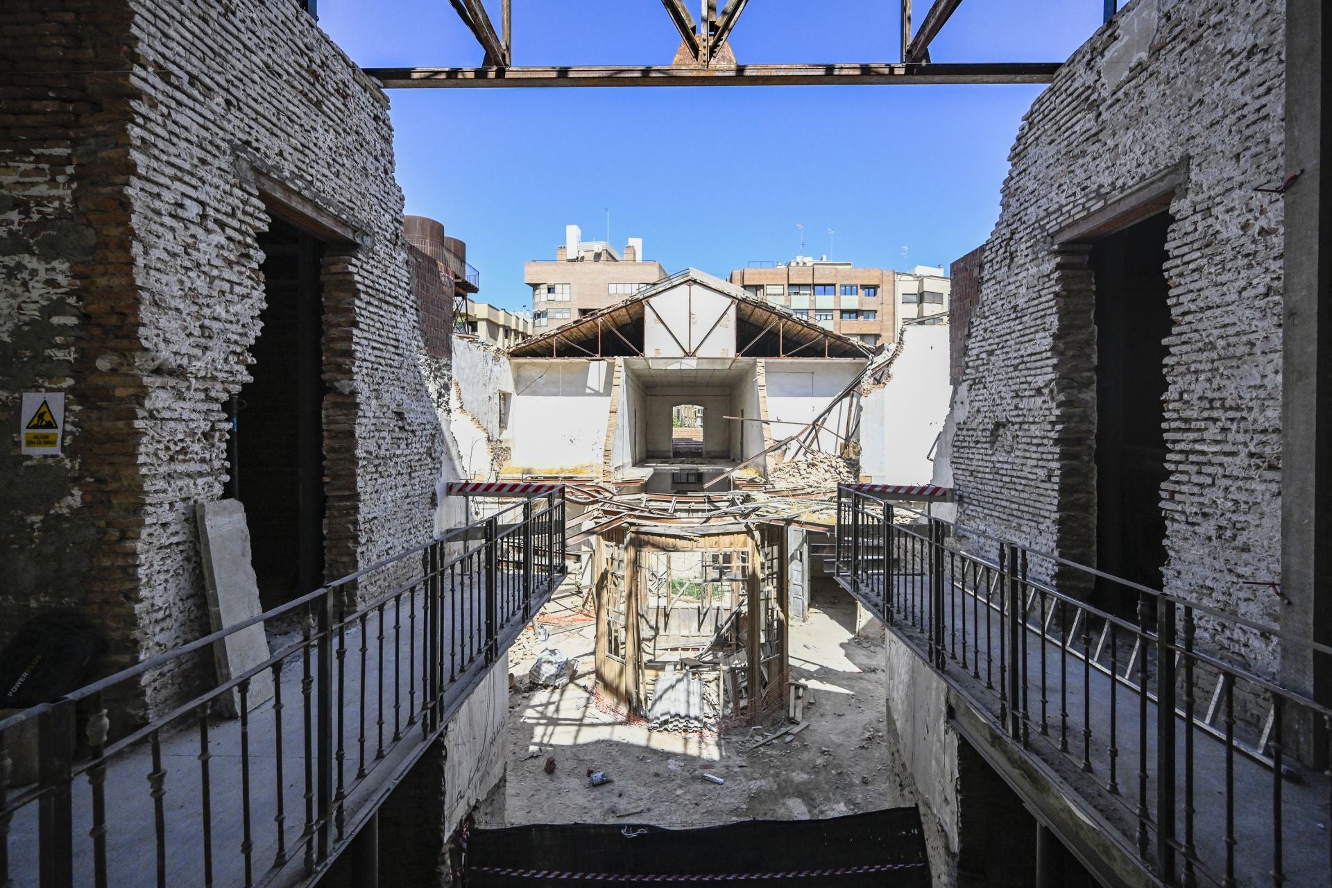 La visita a la Cárcel Vieja de Murcia del artista internacional Jaume Plensa, en imágenes