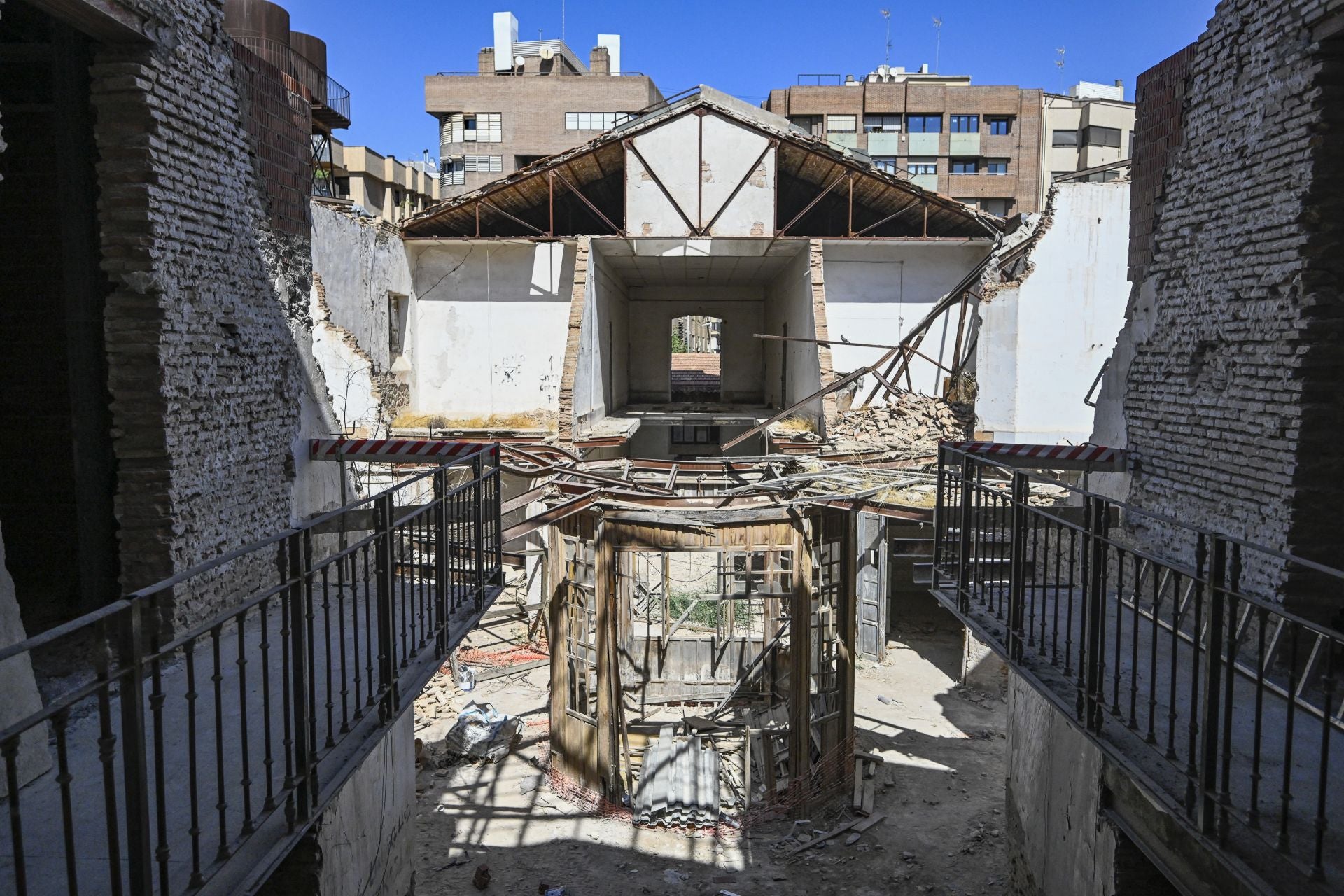 La visita a la Cárcel Vieja de Murcia del artista internacional Jaume Plensa, en imágenes