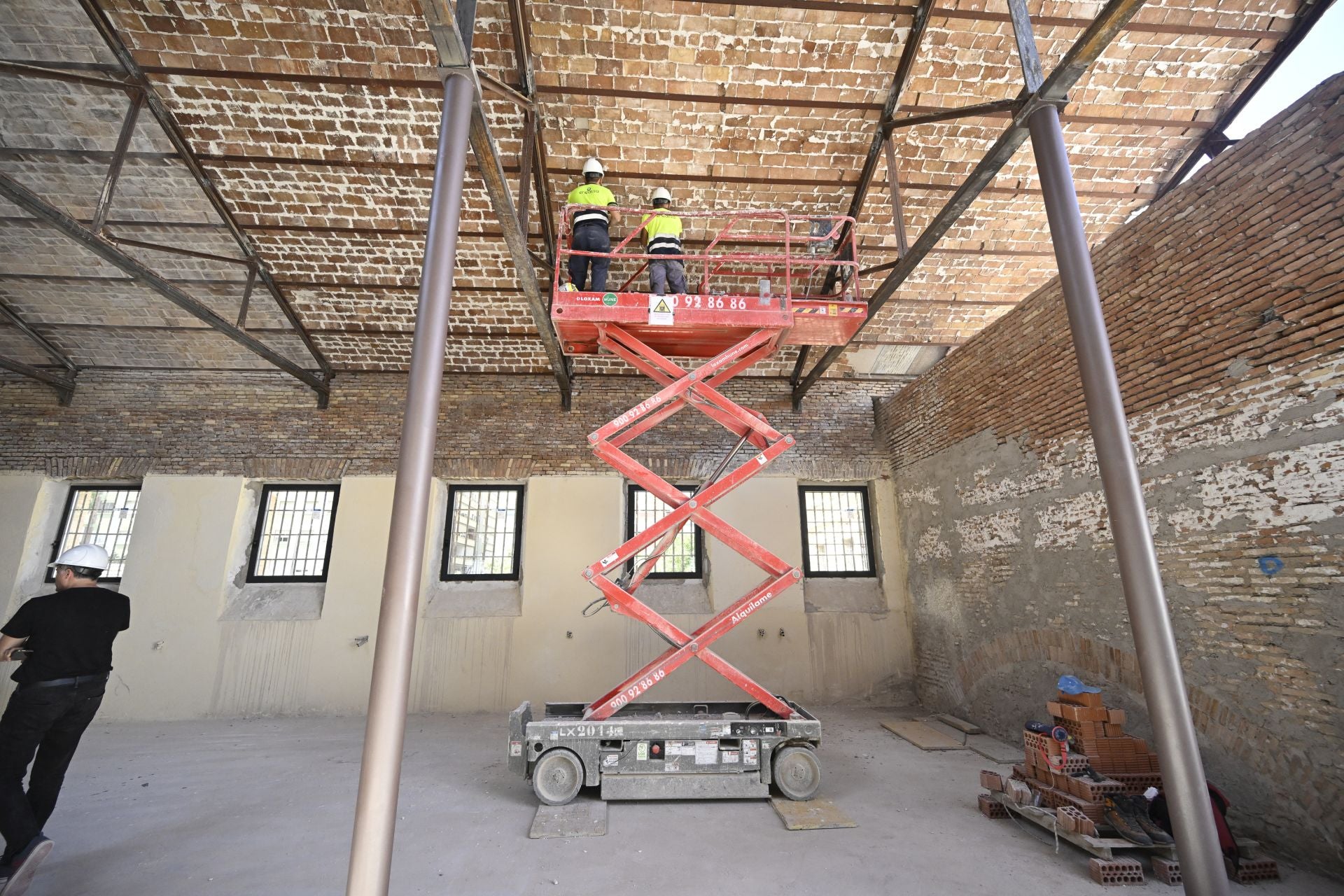 La visita a la Cárcel Vieja de Murcia del artista internacional Jaume Plensa, en imágenes