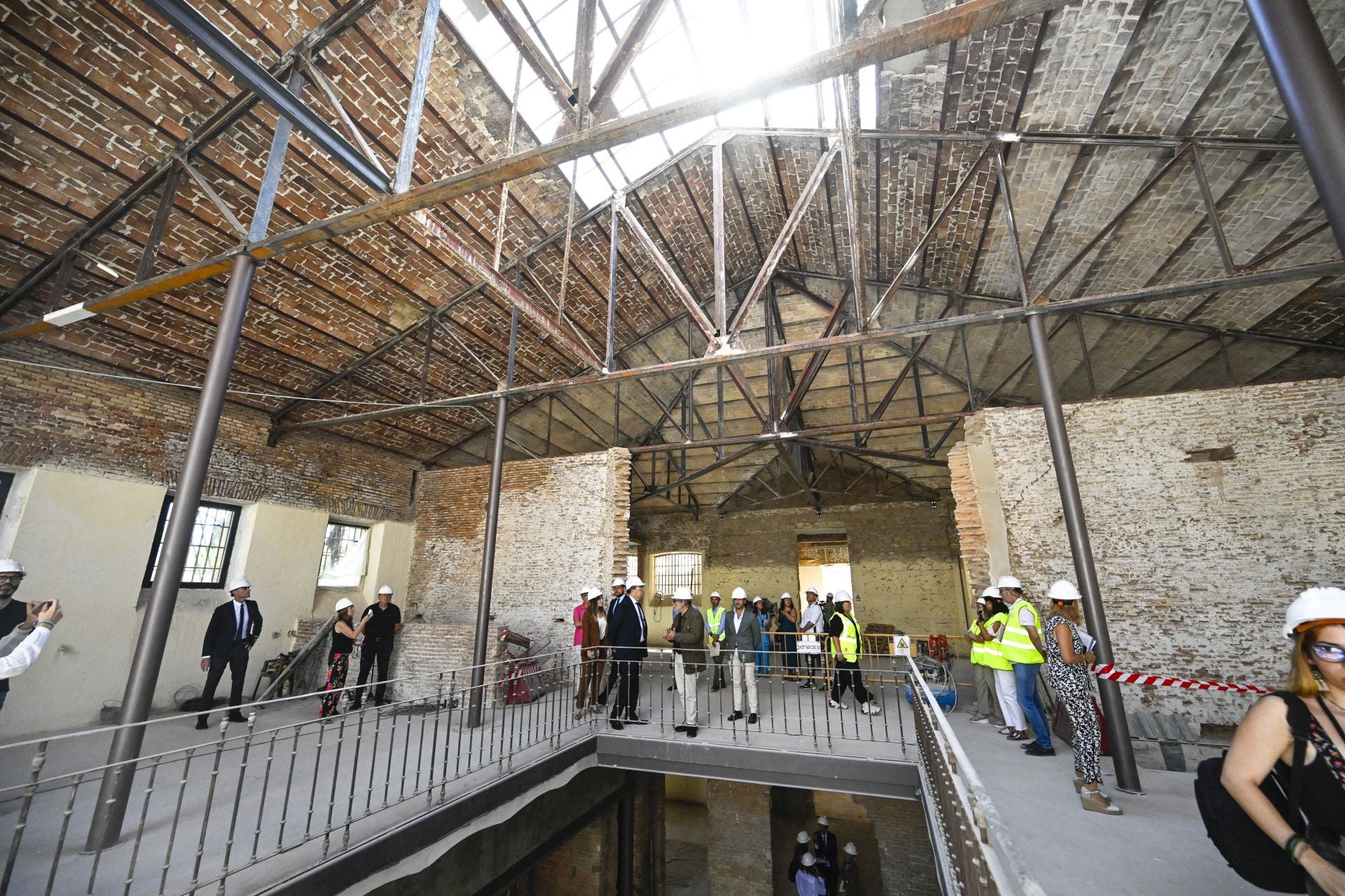 La visita a la Cárcel Vieja de Murcia del artista internacional Jaume Plensa, en imágenes