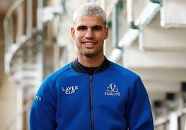 Carlos Alcaraz, con los colores del equipo europeo de la Laver Cup, torneo en el que es la gran figura.