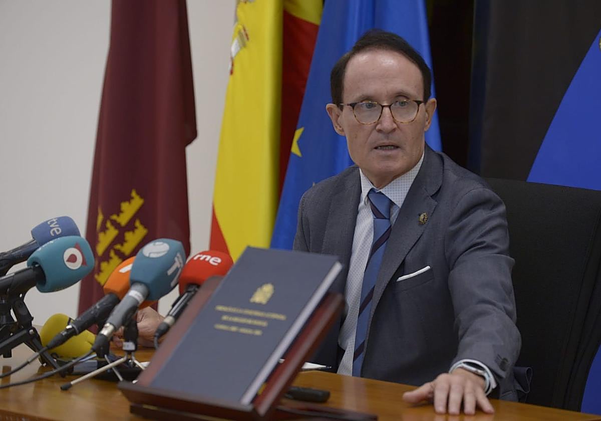 El fiscal superior de la Región, José Luis Díaz Manzanera, presenta la Memoria de la Fiscalía 2024.