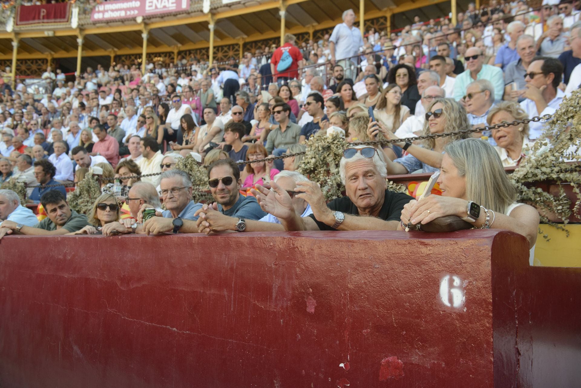 Ambiente y corrida del viernes de la Feria Taurina de Murcia, en imágenes