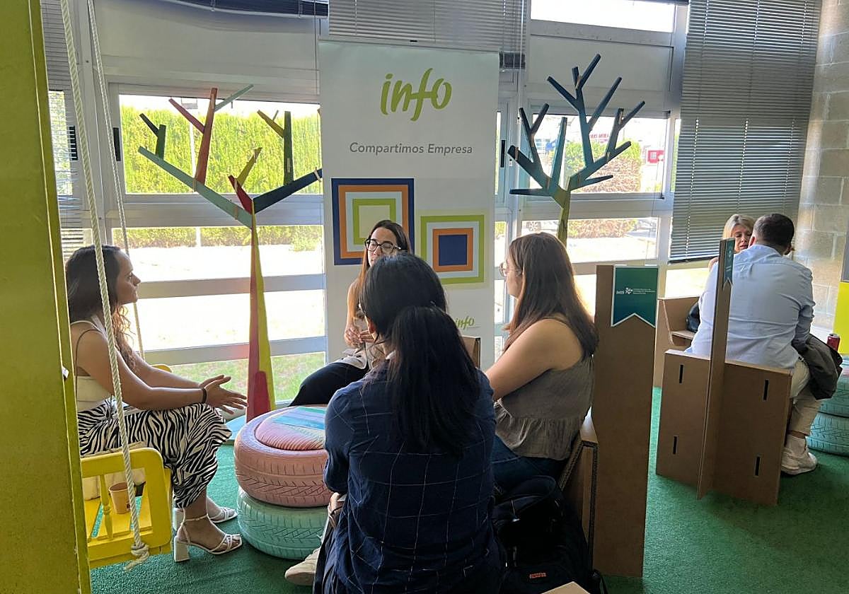 Grupos de trabajo, durante la jornada en Cartagena.