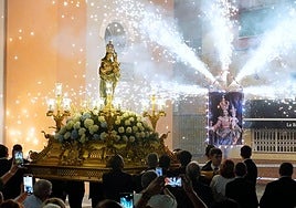 Momento de la procesión con la Patrona.