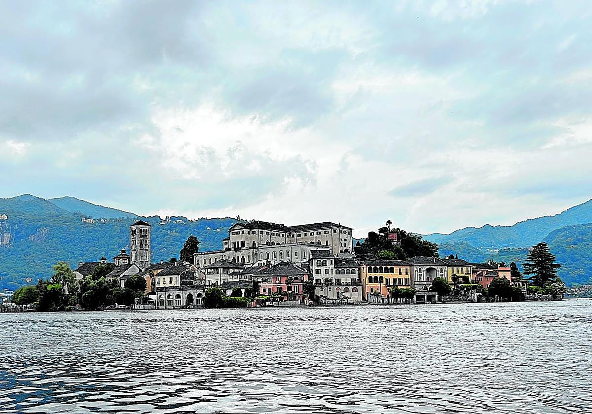 Vista panorámica de la Isla del Silencio, en los Alpes.