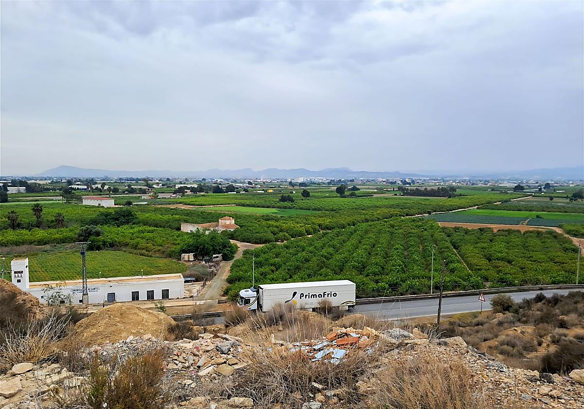 Vista de los terrenos que atravesaría la variante sur.