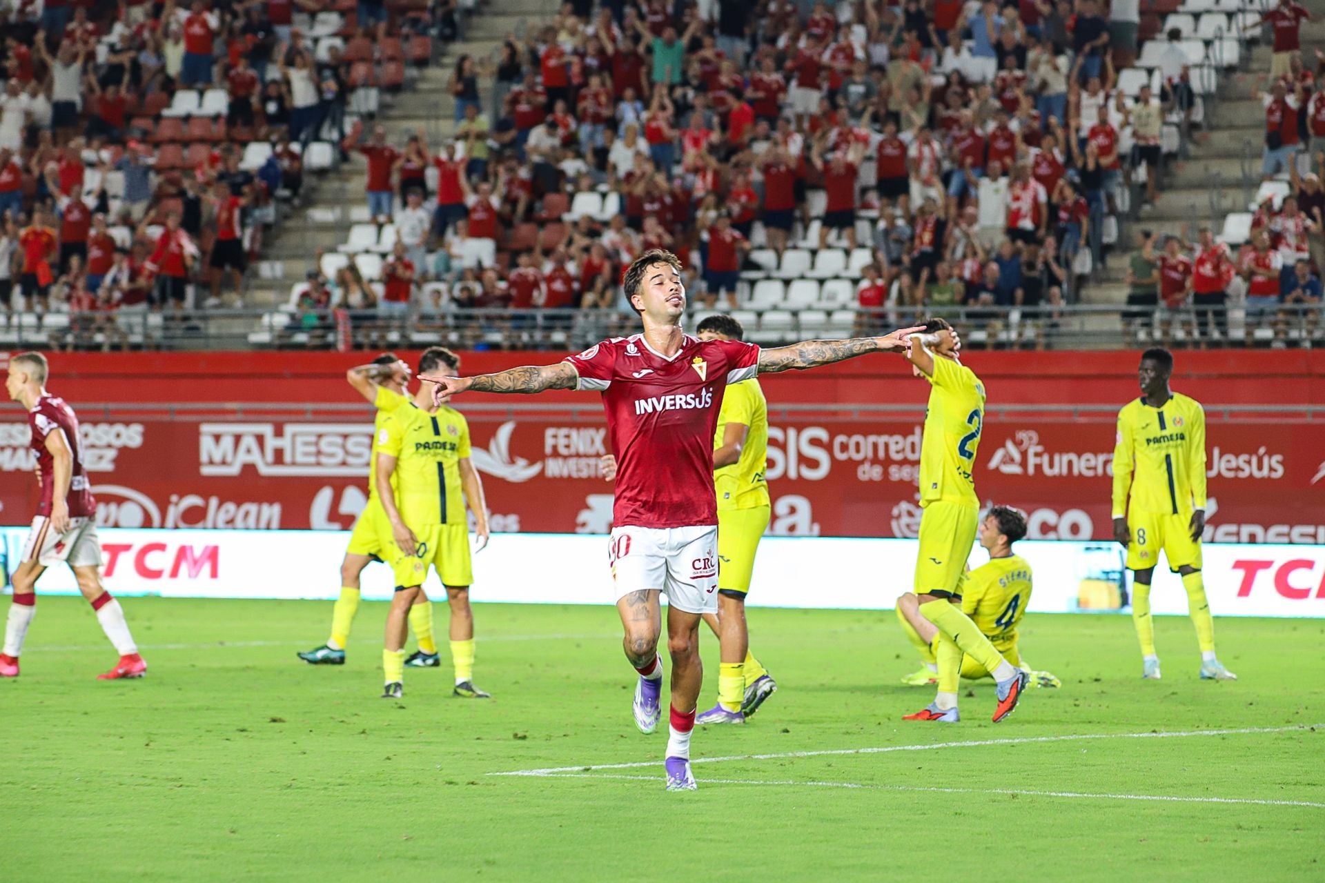 El Real Murcia consigue el empate en el último minuto, en imágenes