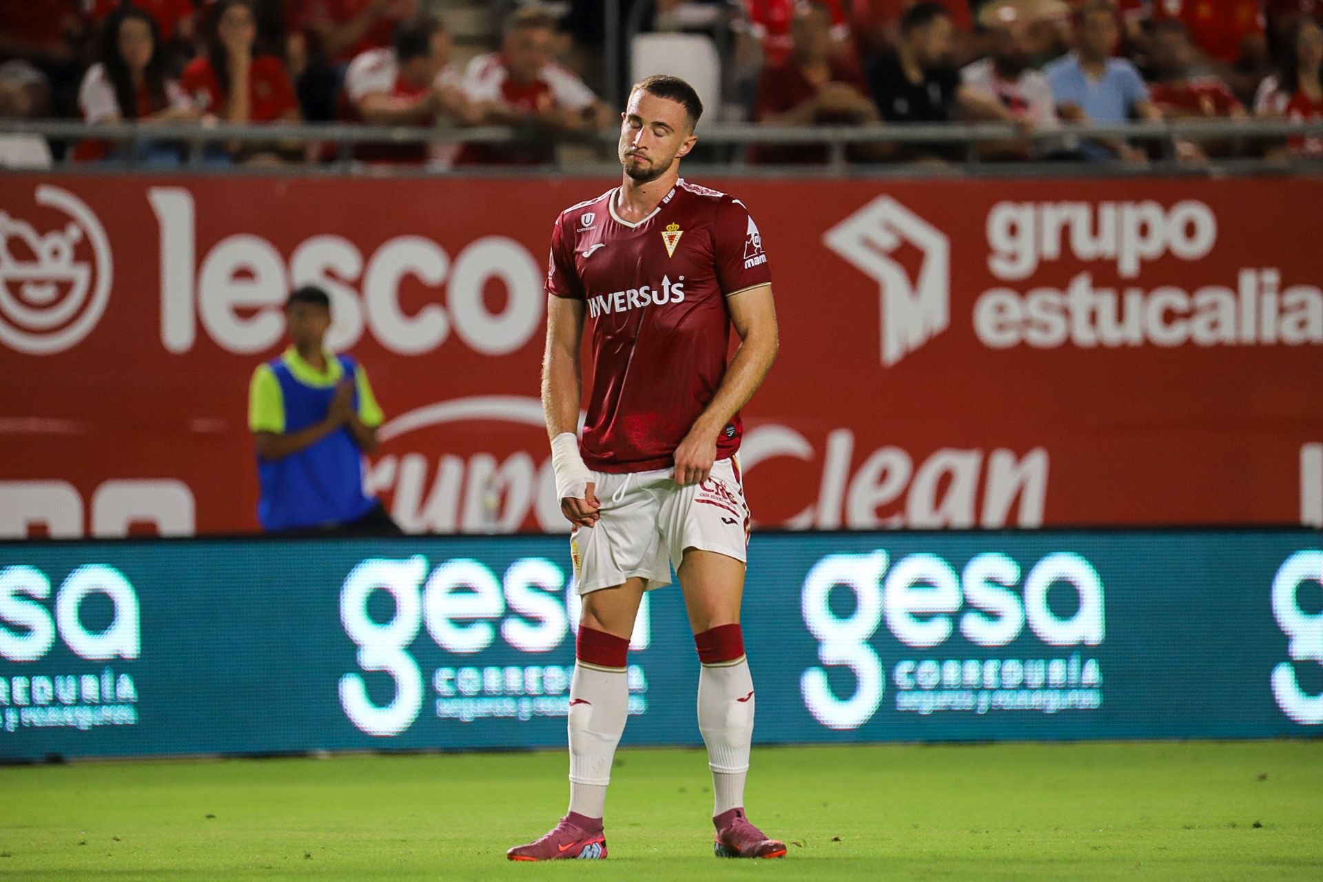 El Real Murcia consigue el empate en el último minuto, en imágenes