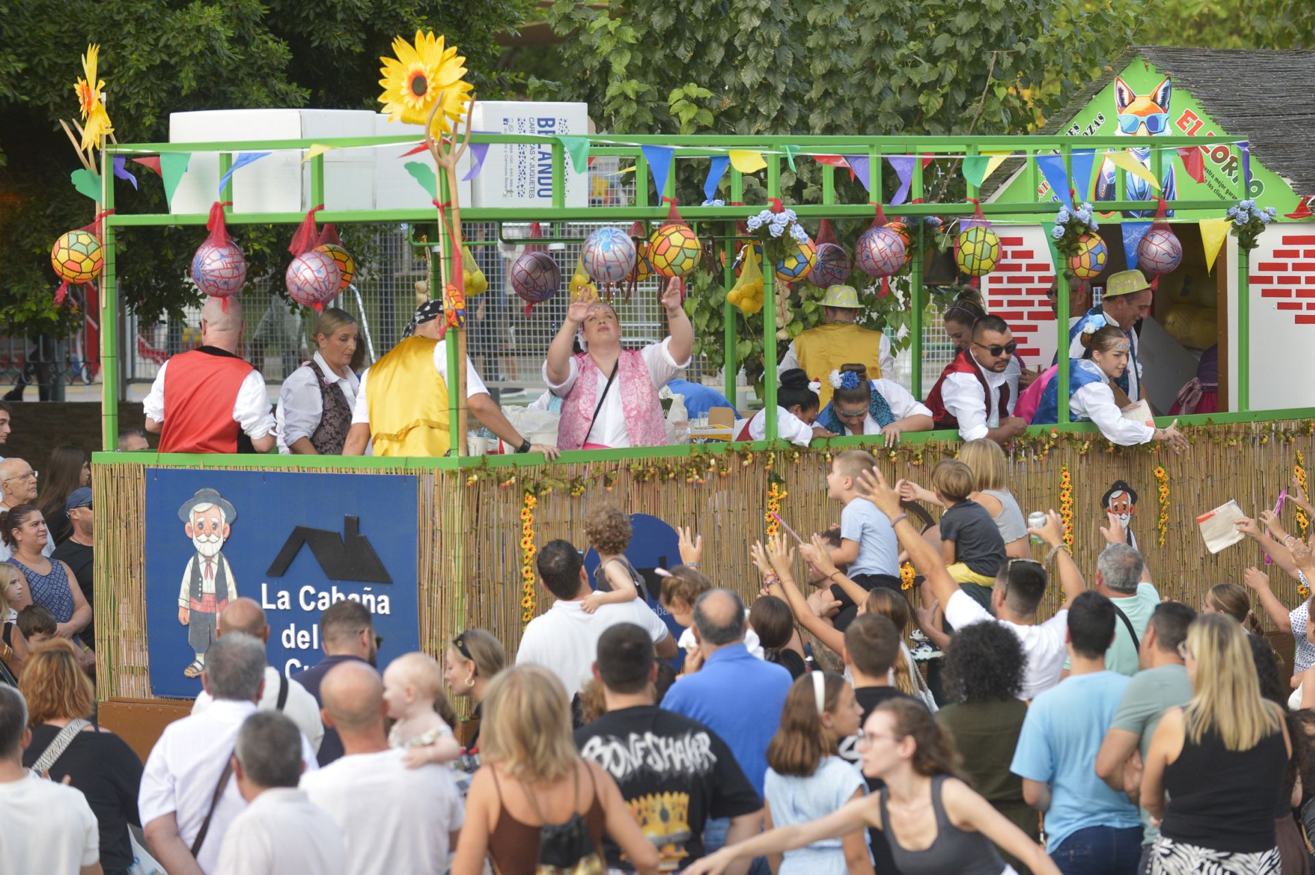 En imágenes, desfile de las carrozas de Molina de Segura