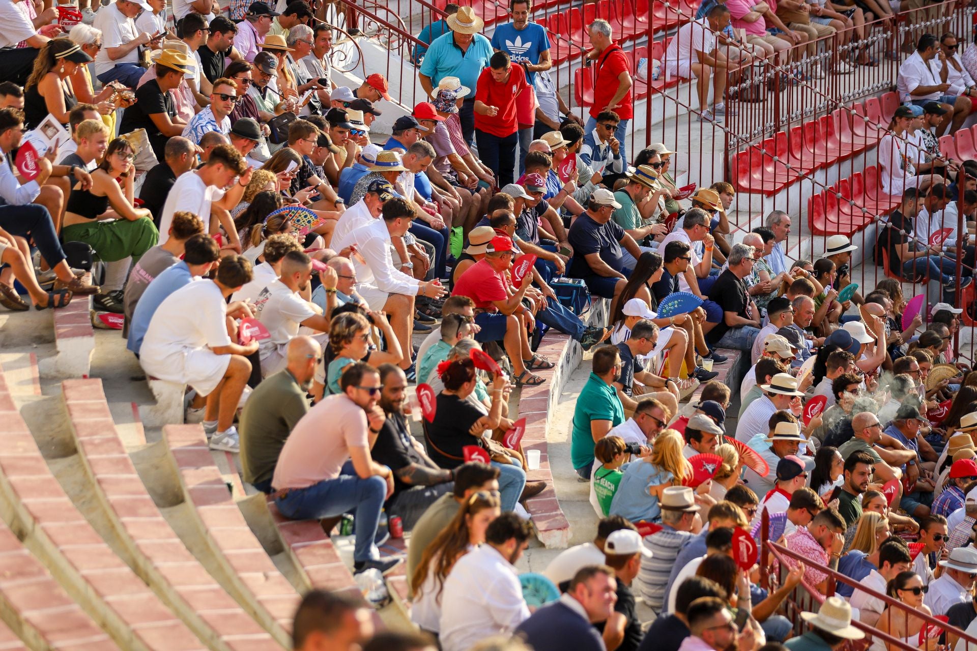 Ambiente en la corrida del sábado de la Feria Taurina de Murcia, en imágenes