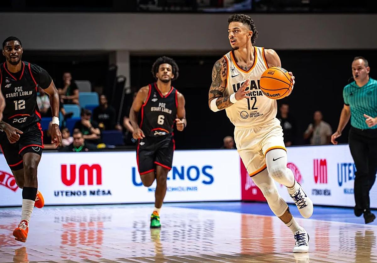 Radebaugh bota el balón, este sábado, en el partido contra el Lublin.