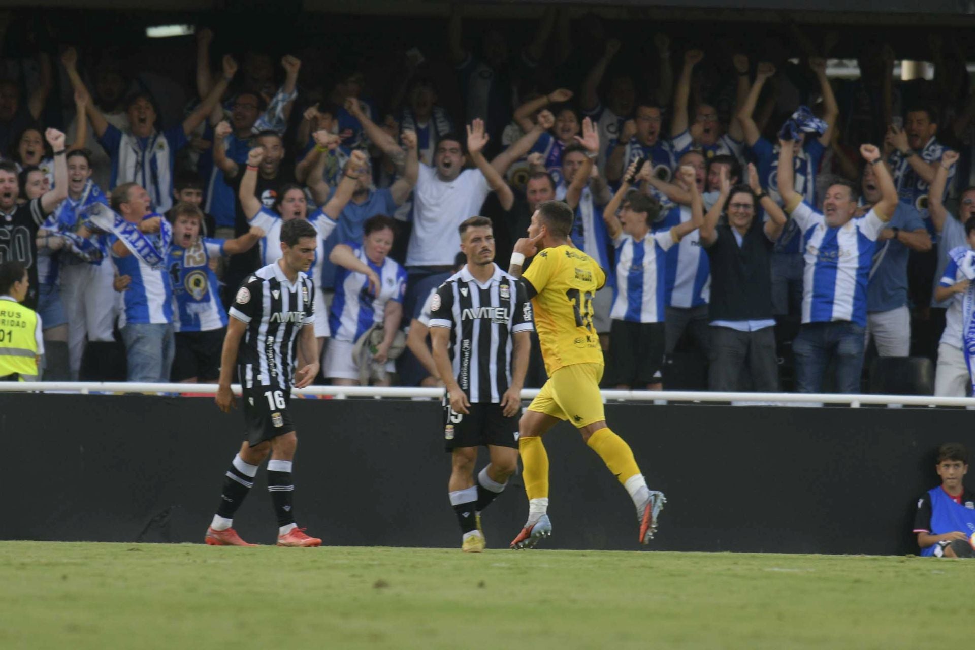 Pablo de Blasis regala la victoria al FC Cartagena en el último minuto, en imágenes