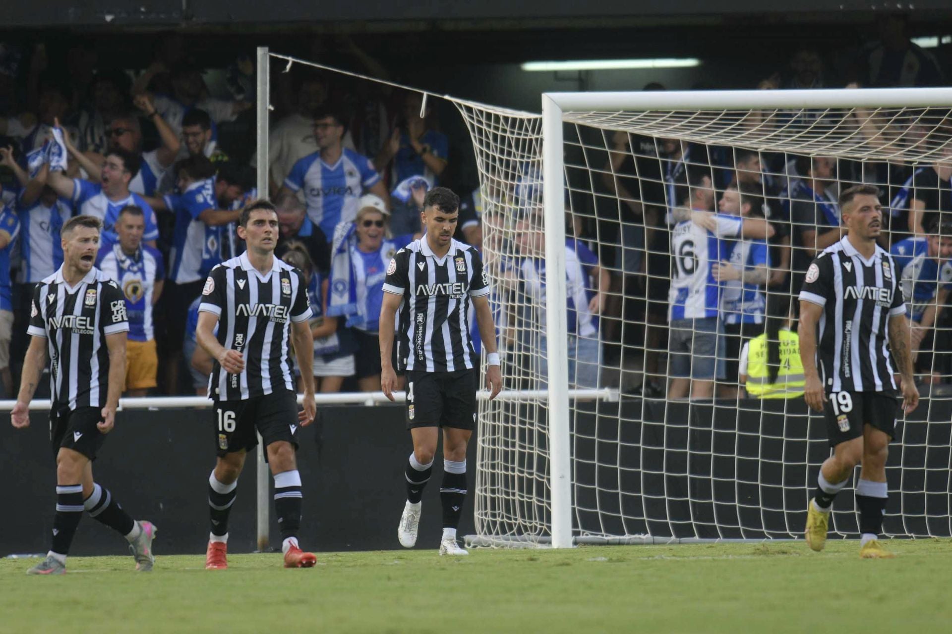 Pablo de Blasis regala la victoria al FC Cartagena en el último minuto, en imágenes