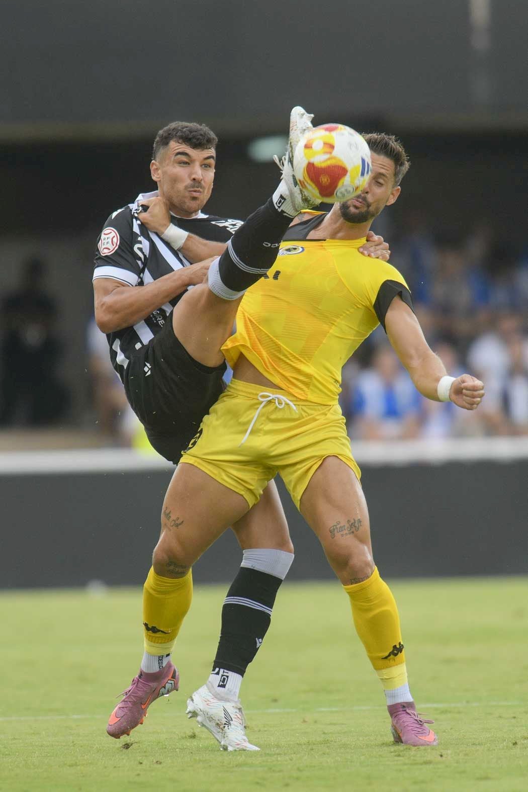 Pablo de Blasis regala la victoria al FC Cartagena en el último minuto, en imágenes