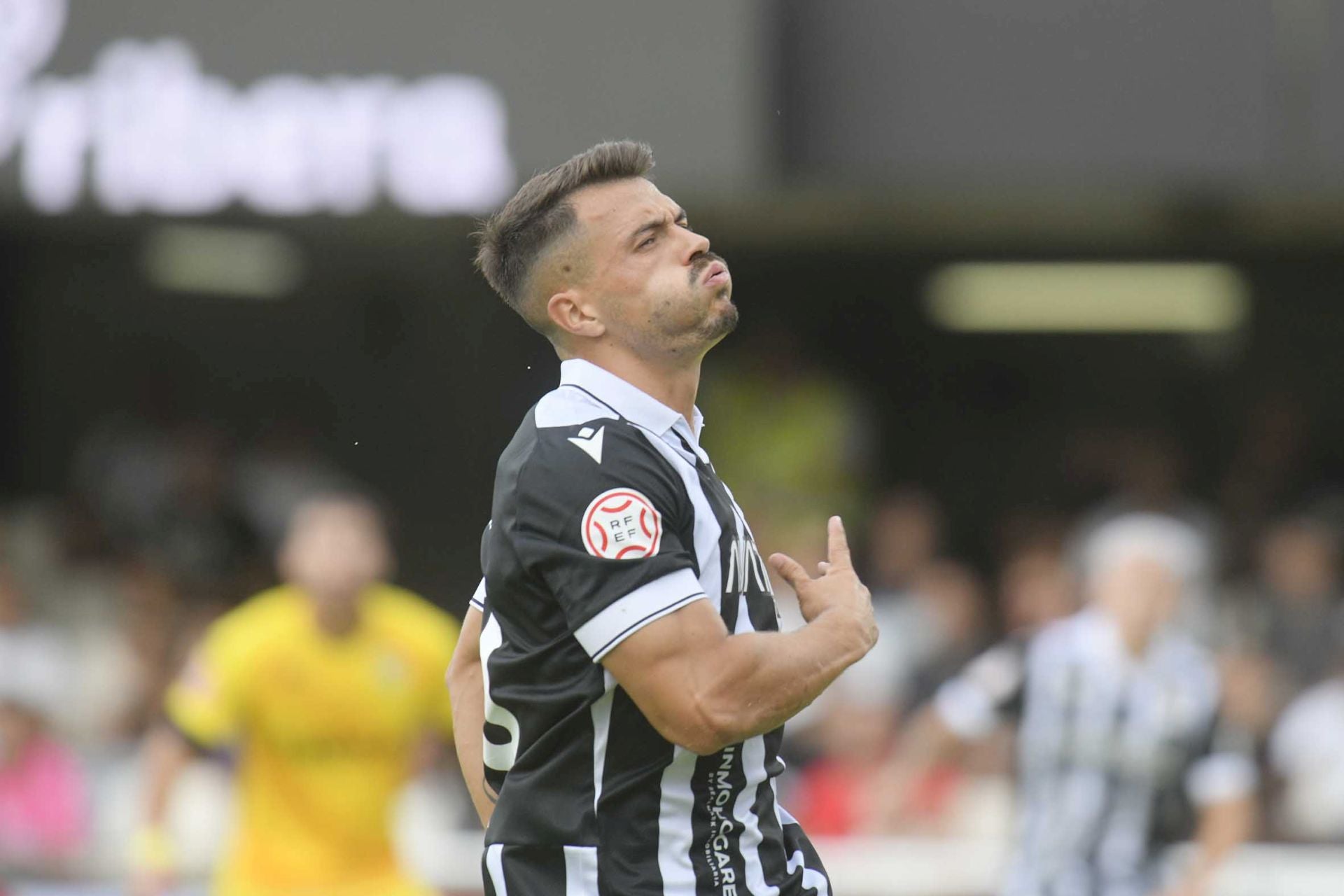 Pablo de Blasis regala la victoria al FC Cartagena en el último minuto, en imágenes