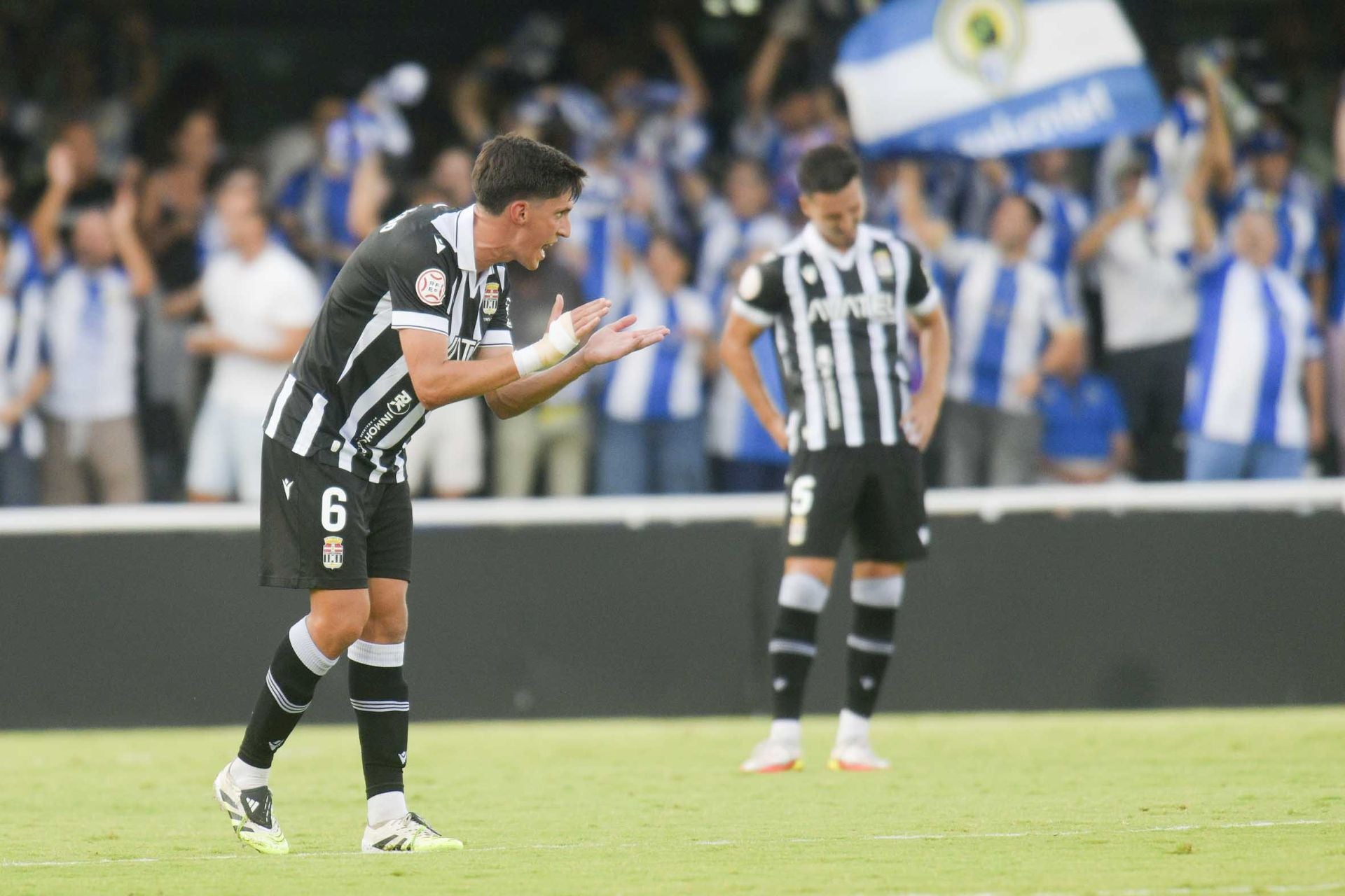 Pablo de Blasis regala la victoria al FC Cartagena en el último minuto, en imágenes