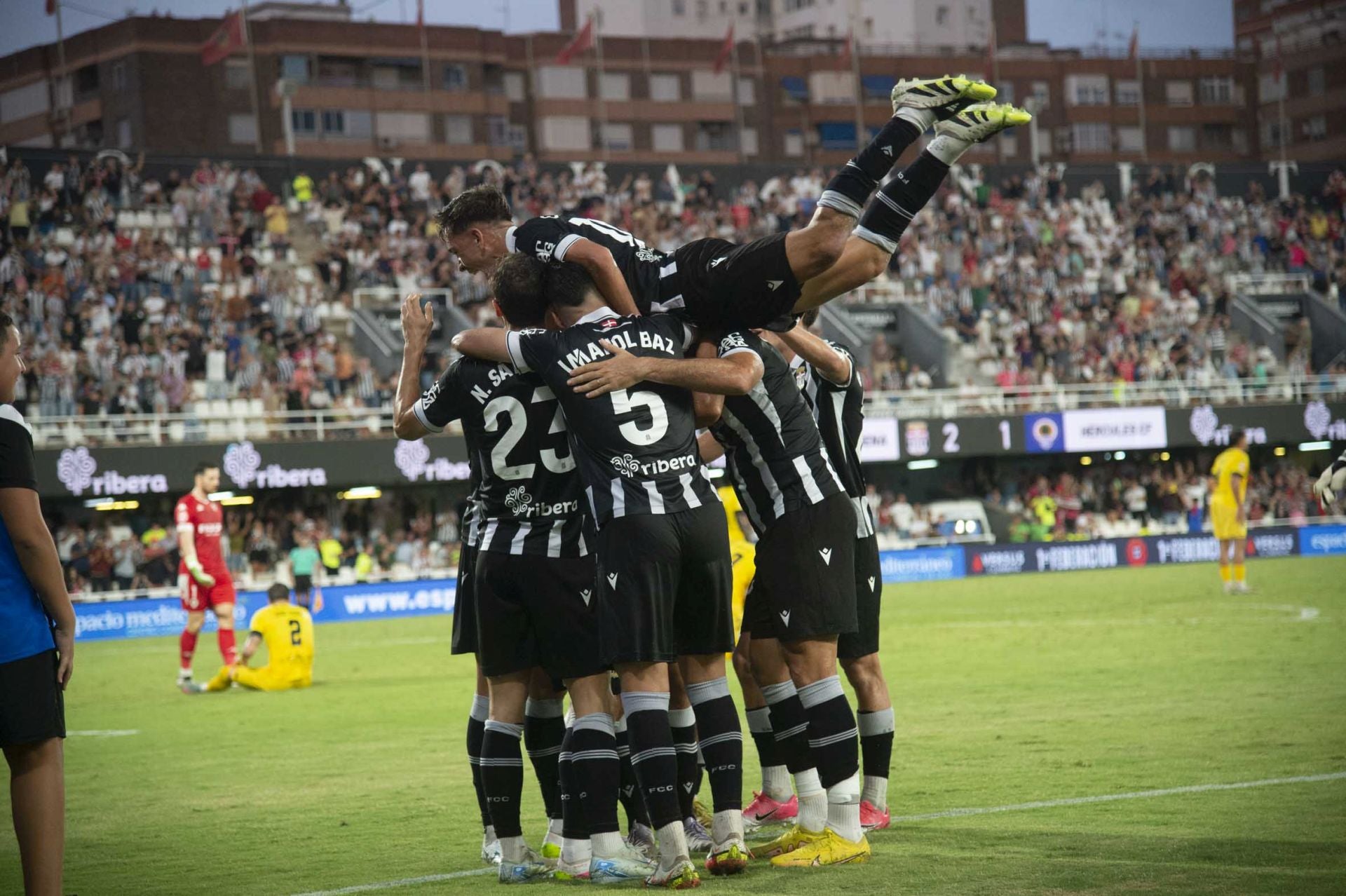 Pablo de Blasis regala la victoria al FC Cartagena en el último minuto, en imágenes